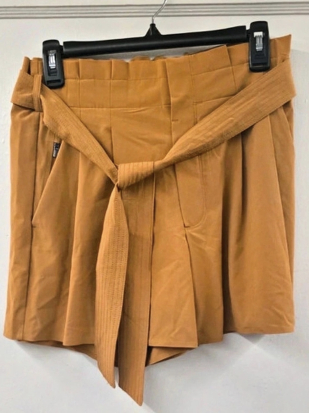 Athleta Skyline Short II Mustard Belted Utility Shorts Size 6